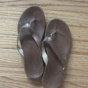 Olikai leather slippers/ flip flops